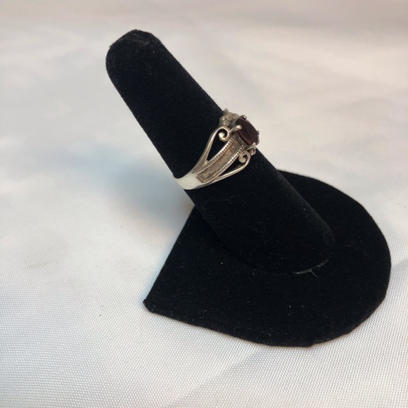 VINTAGE STERLING SILVER GARNET RING - Picture 3 of 5